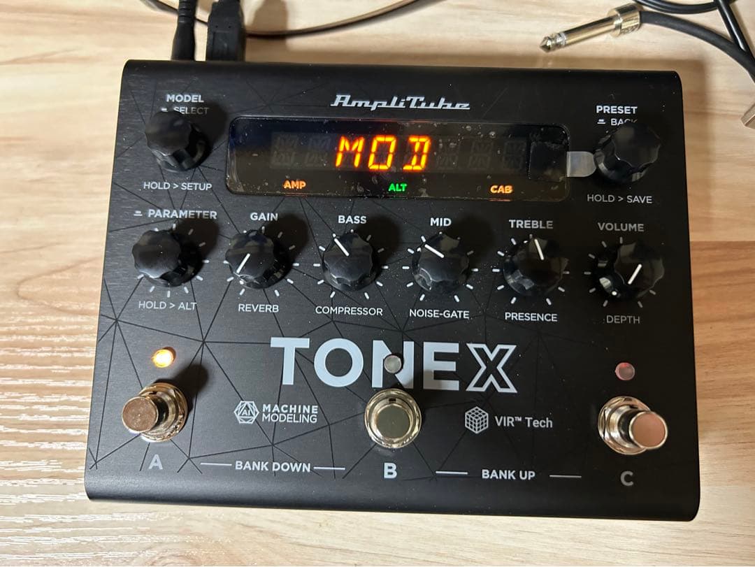 新品同様　IK Multimedia TONEX Pedal 最新バージョン