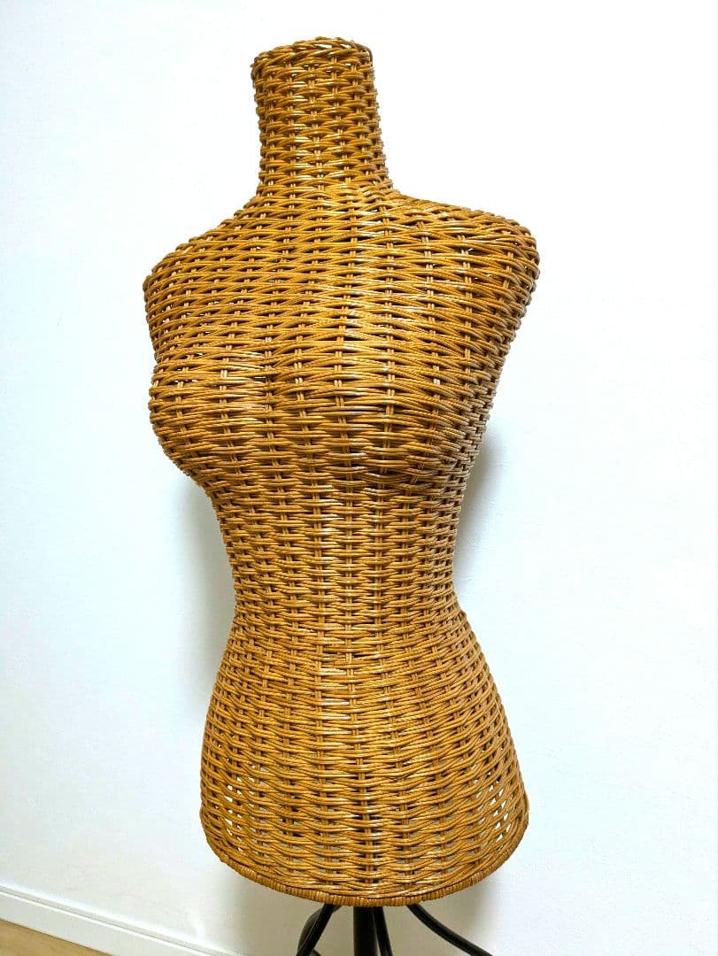 ラタン製トルソー マネキン　ボディ　婦人用ラタントルソー