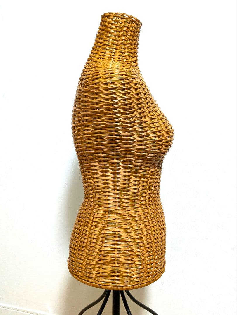 ラタン製トルソー マネキン　ボディ　婦人用ラタントルソー