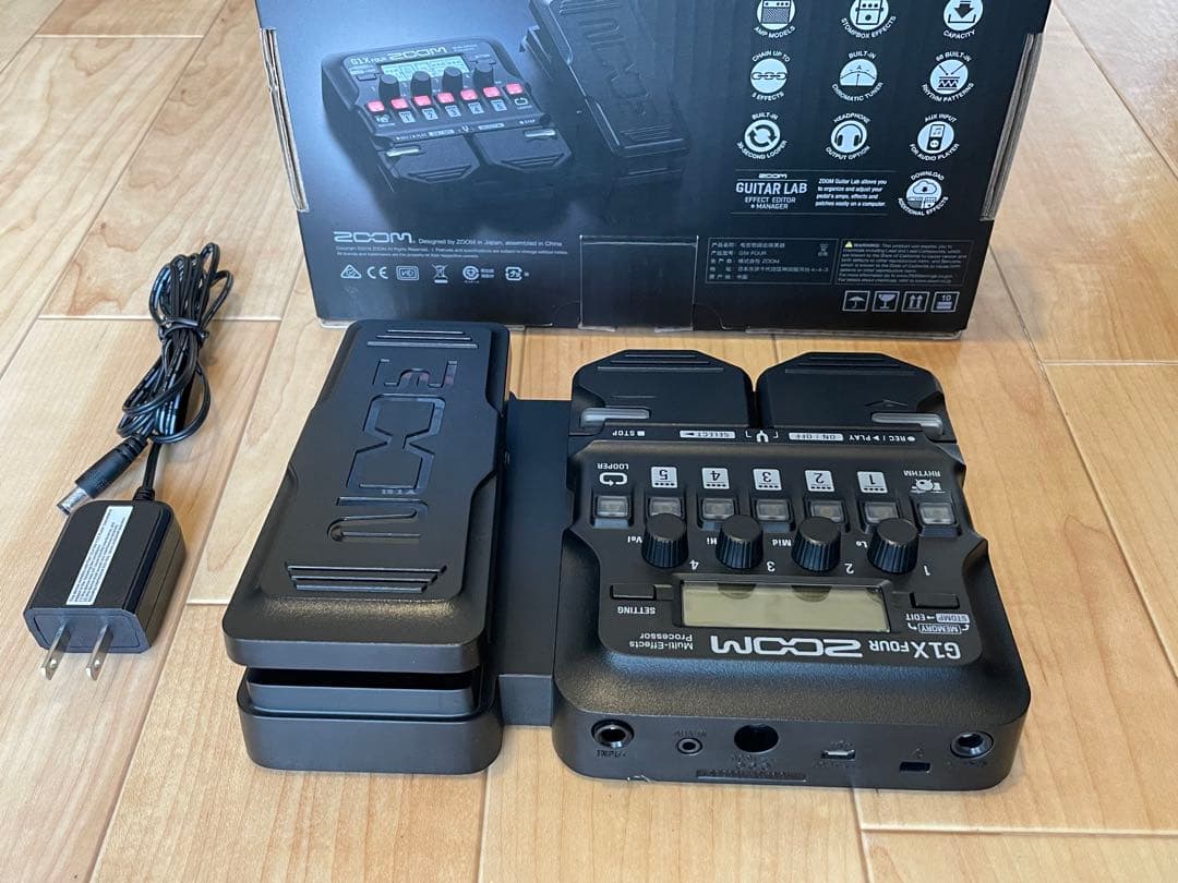 エレキギター用マルチエフェクター　zoom G1X FOUR ACアダプター付