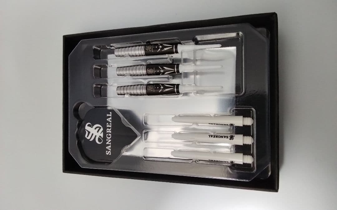 E*A様 サングリアル!坂口優希恵!極美品!新品同品!付録未開封!ダーツセット