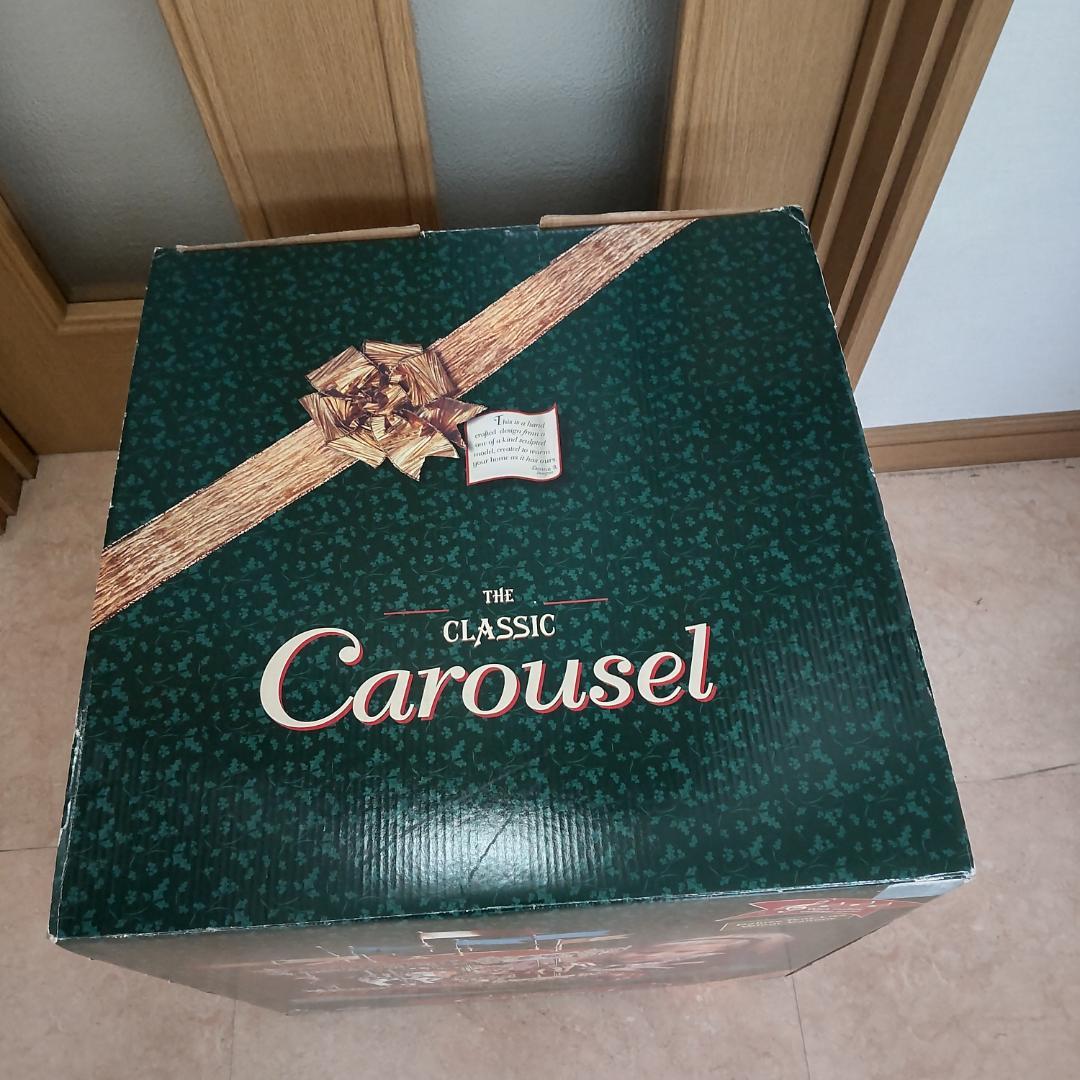 カルーセル　回転木馬　大きなメリーゴー ラウンド