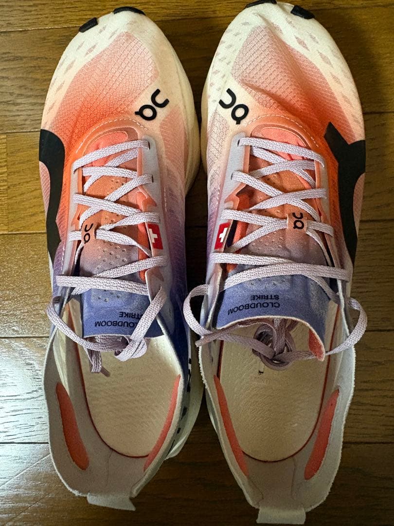 オン　クラウドブームストライク　on cloud boom strike