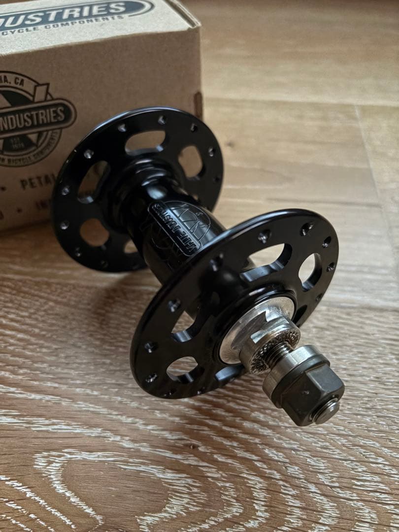 WHITE INDUSTRIESトラックハブフロント 28H