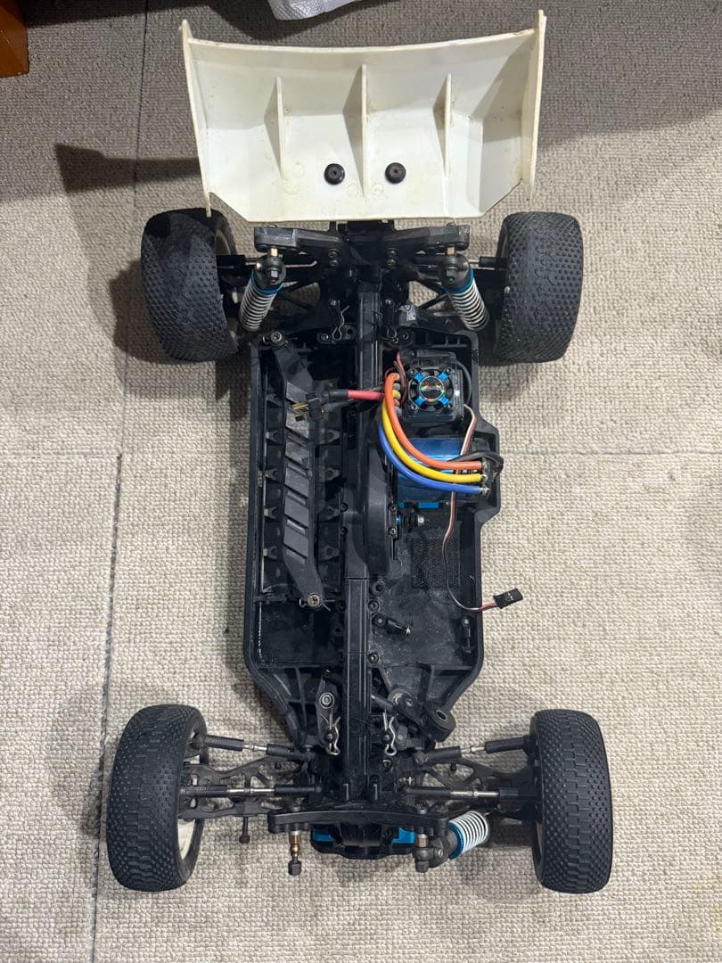 【1】旧車　シャーシ　当時物　ラジコン　車　タイヤ付き