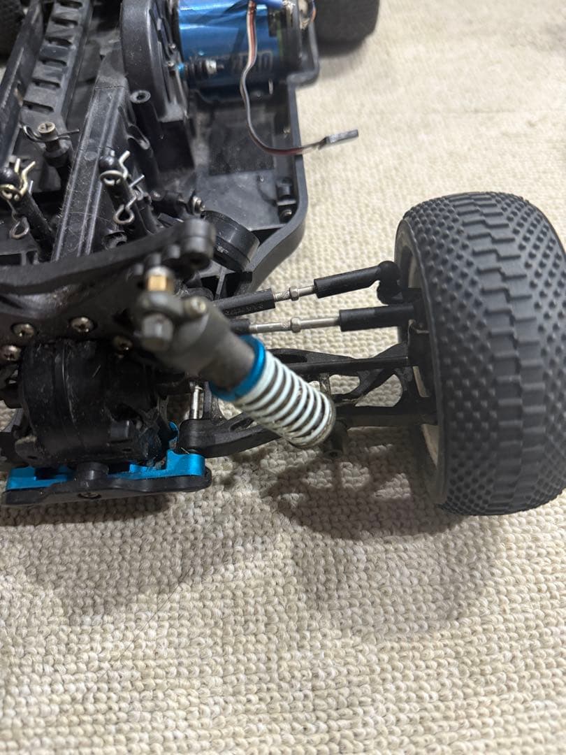 【1】旧車　シャーシ　当時物　ラジコン　車　タイヤ付き