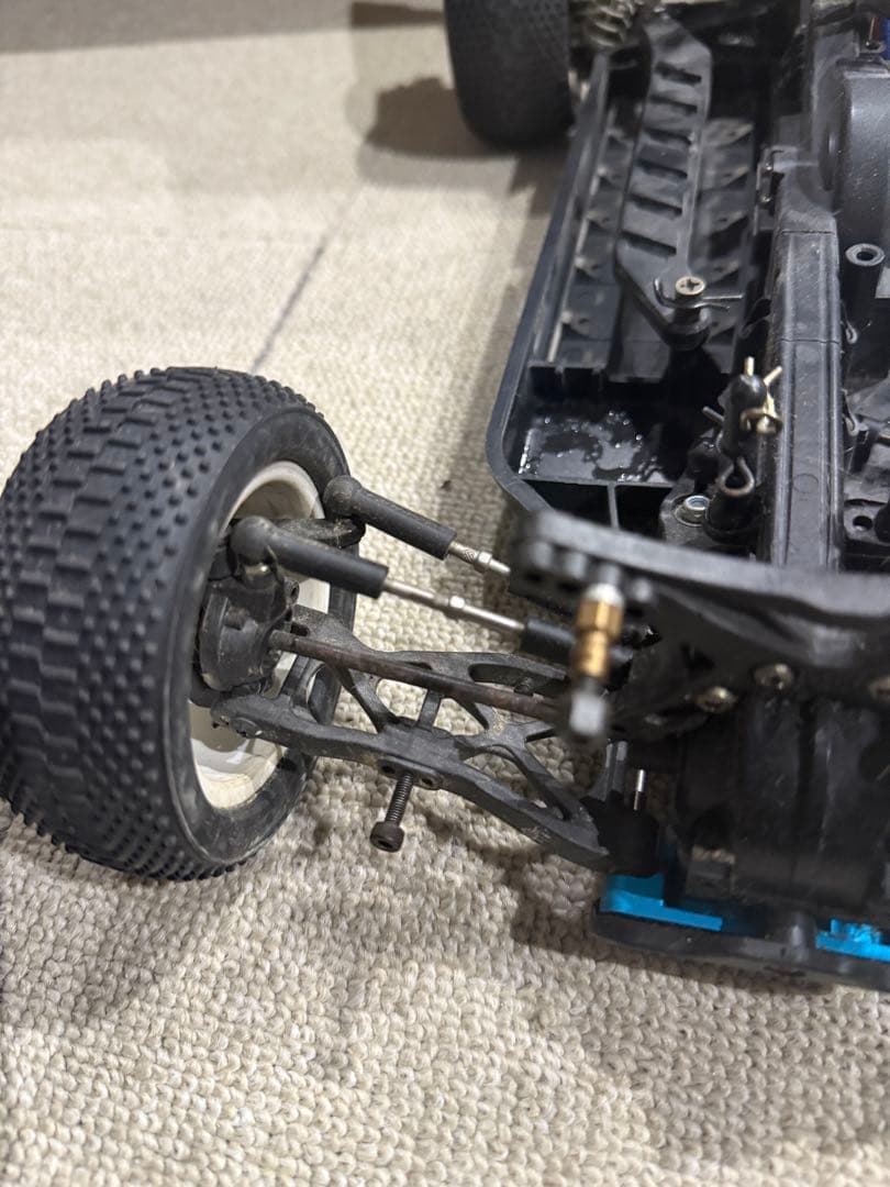 【1】旧車　シャーシ　当時物　ラジコン　車　タイヤ付き