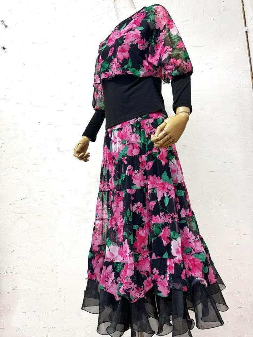 【パーティーに】新品　社交ダンス　ピンク花柄セットアップ黒　ｍ926