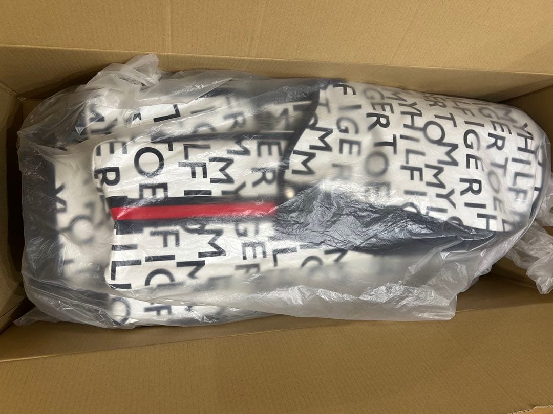 完売トミーヒルフィガー キャディバッグ 希少ロゴプリント　ヘッドカバー3点セット