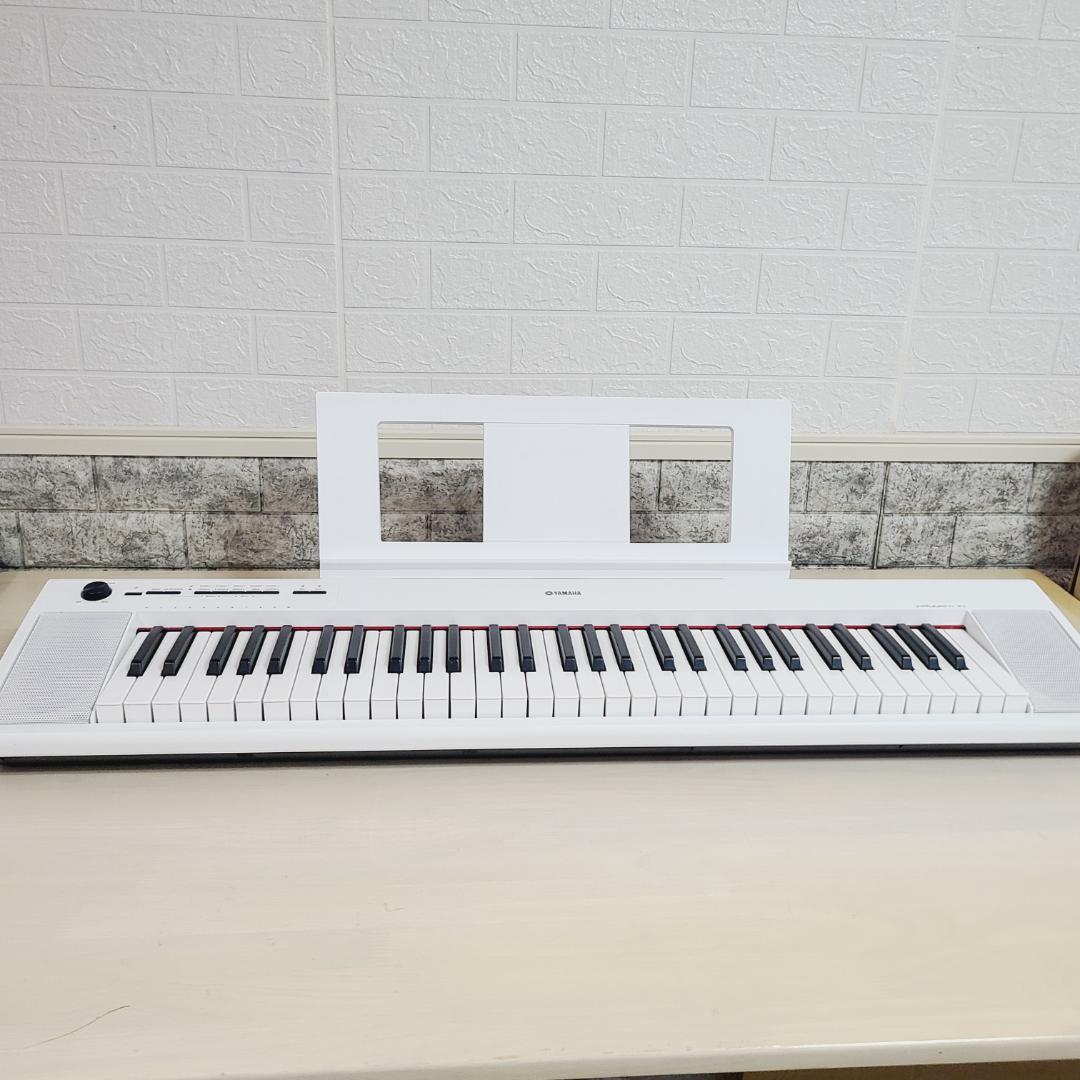 ヤマハ piaggero NP-12WH 61鍵 (譜面台 ペダル ケース付)