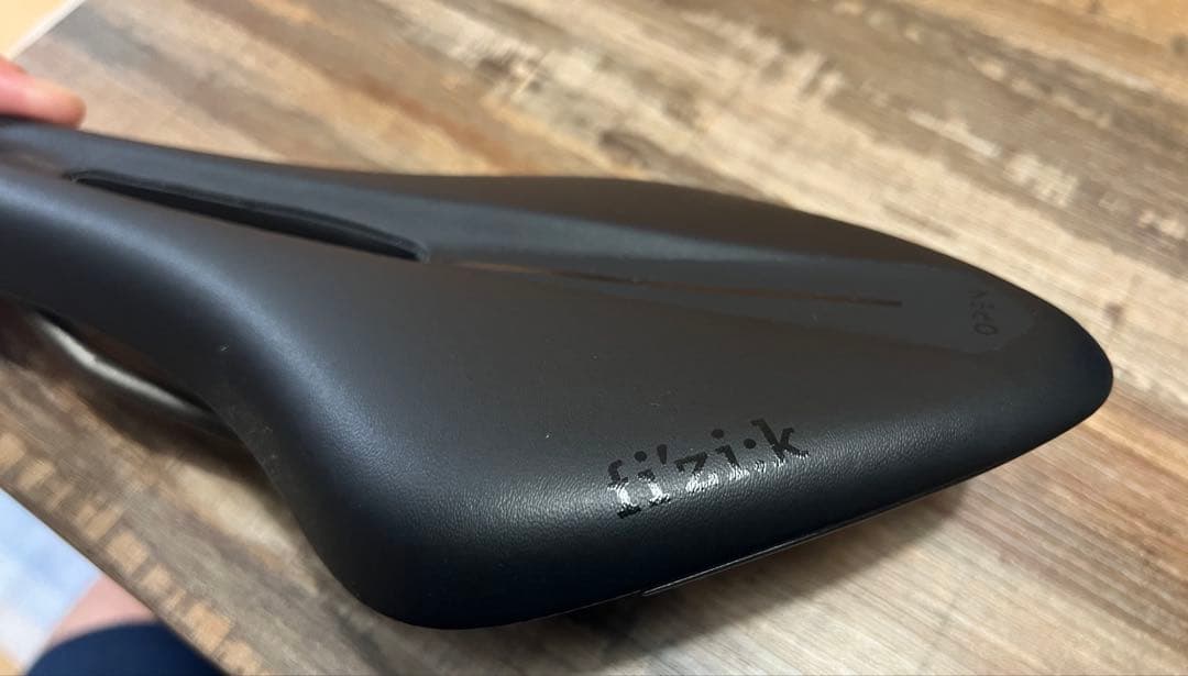 フィジーク　fi'zi:k ARIONE R3 OPENサドル ブラック