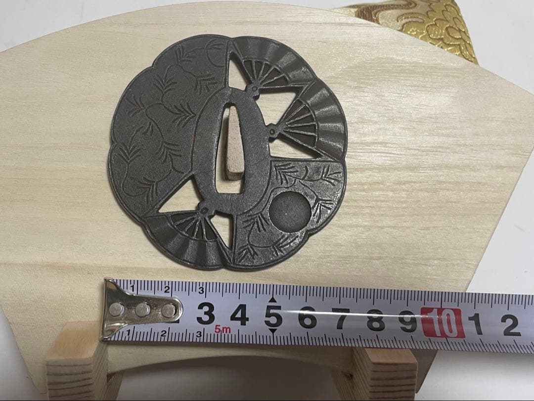 鉄地扇文透かし鍔　鍔飾り付き