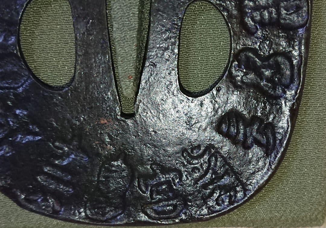 『鉄鍔 刀鍔』江戸時代後期 縦75mm 横85mm 厚さ4mm 重さ110.7g