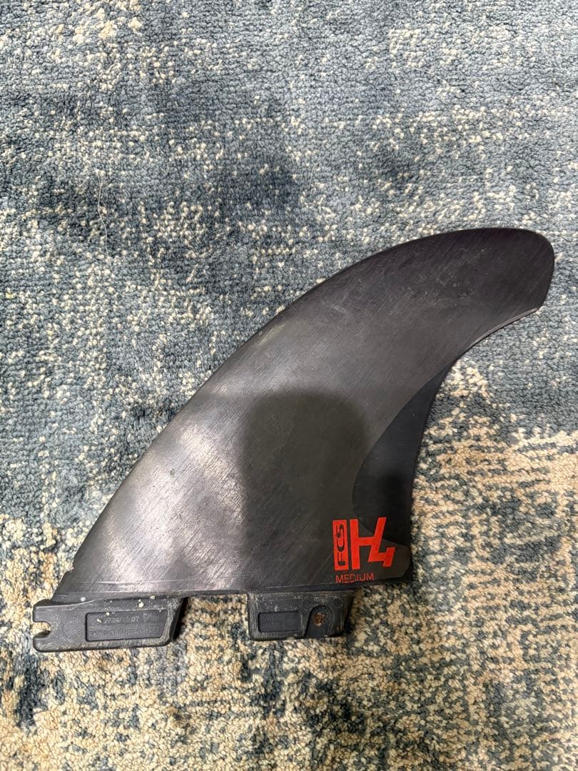 H4フィン、Mサイズトライフィンカーボン素材　FCS2