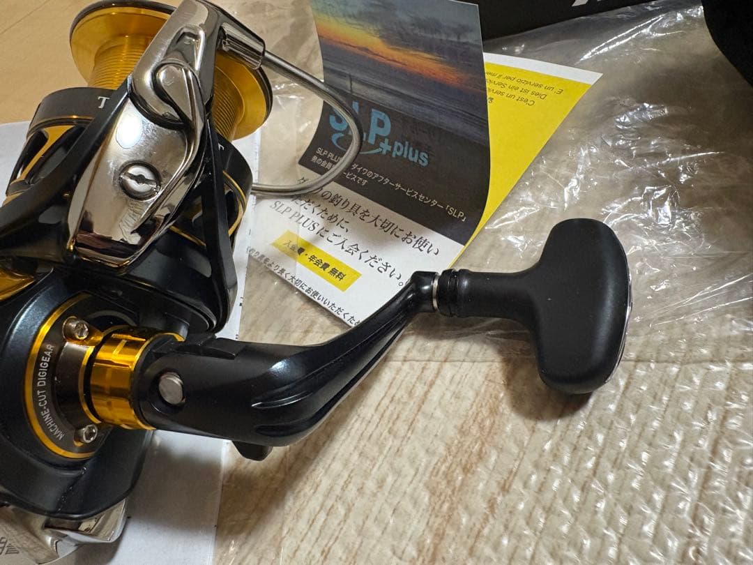 リール DAIWA 18 TOURNAMENT ISO 2500SH-LBD