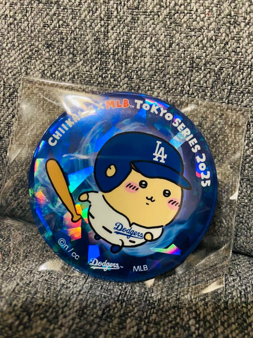 ちいかわ　MLB TOKYO SELIES ホログラム缶バッジ　全11種コンプ