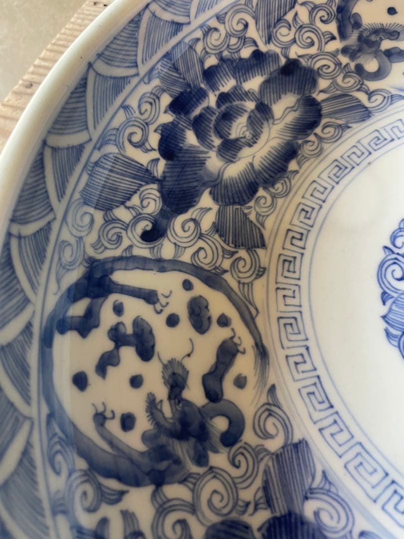 線描花唐草龍紋染付骨董大皿　【m201 　レトロ　アンティーク　鉢　大皿】