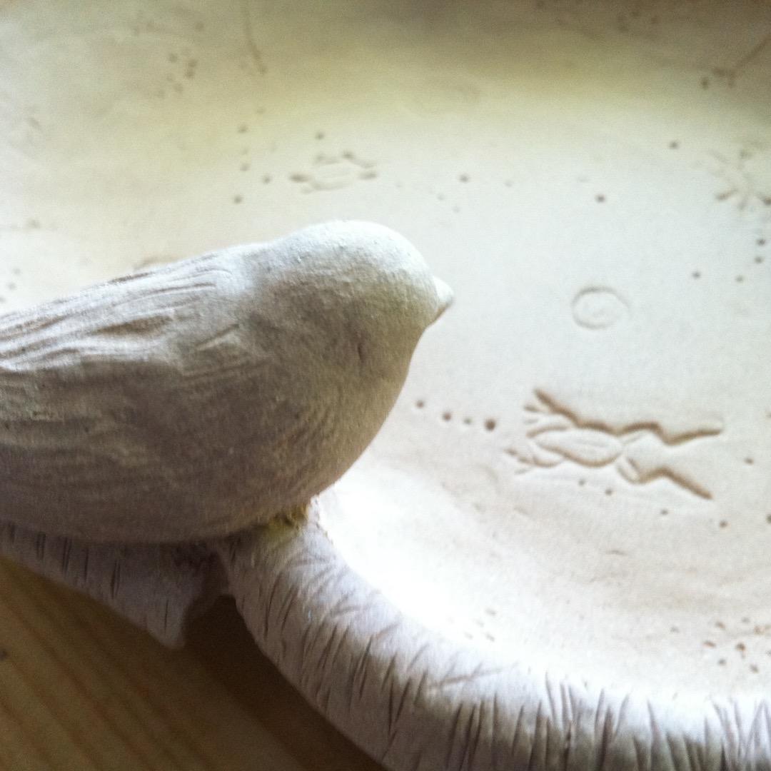 No.2 バードバス　餌台　：小鳥二羽、カタツムリ、カエル、カメ　焼き締め焼成