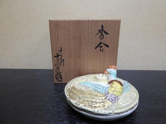 管蓋香合　十三軒吉向造　箱書有　MA130