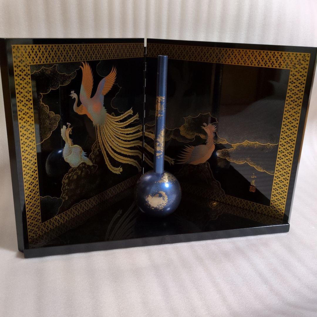 一輪挿し花瓶と鳳凰デザインの屏風装飾品