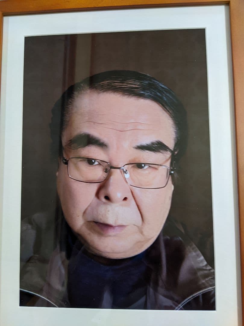 貴方の心を見つめます、平和観音様　彫刻家　岩村一博　木彫写真A4　100/1