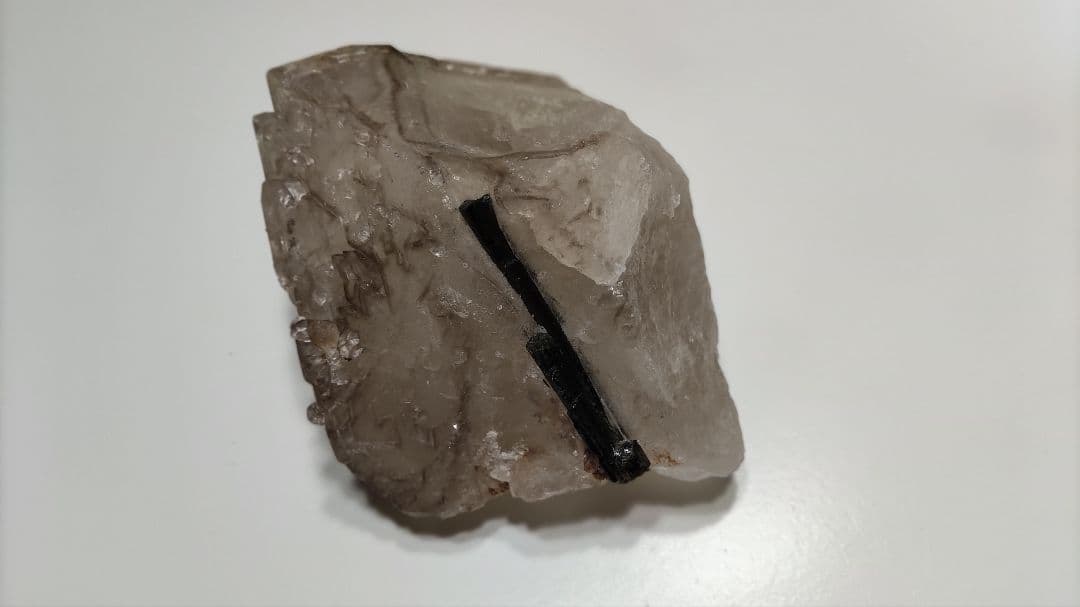 パワーストーン　原石　希少！　トルマリンwithクォーツ原石　1,877g