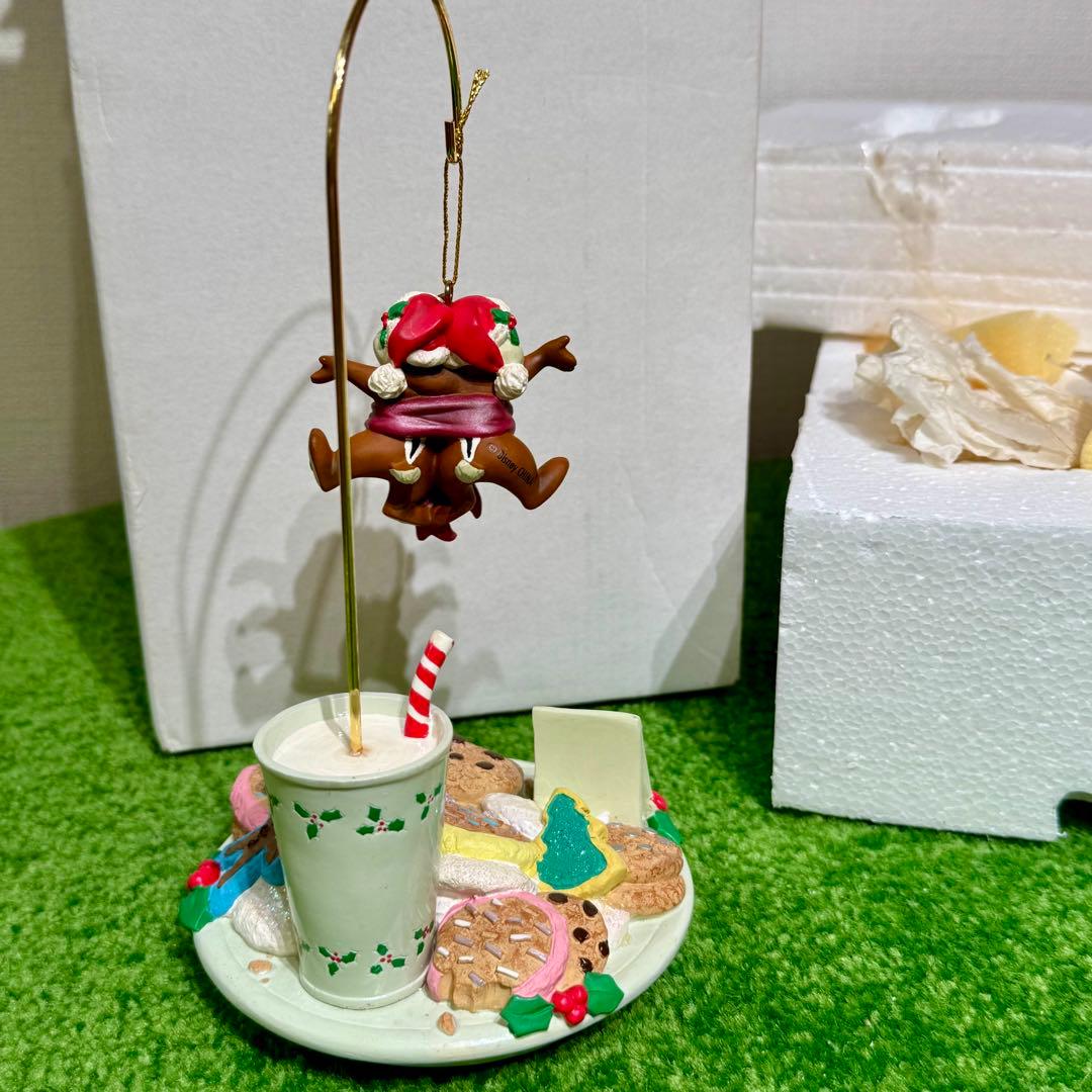 ディズニー　チップとデール クリスマス飾り　オーナメント　フィギュア　陶器　置物