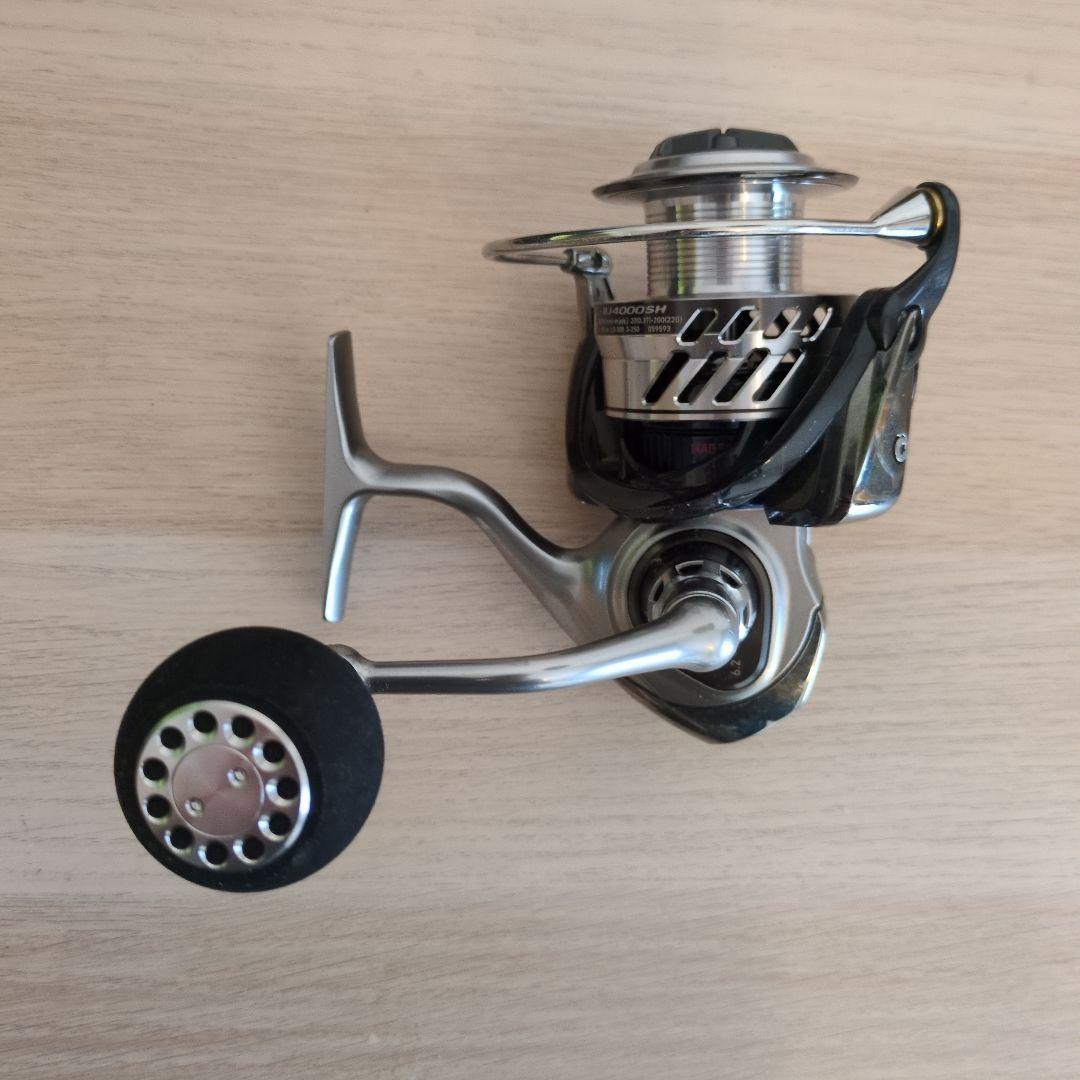 DAIWA 17 SALTIGA BJ4000SH スピニングリール