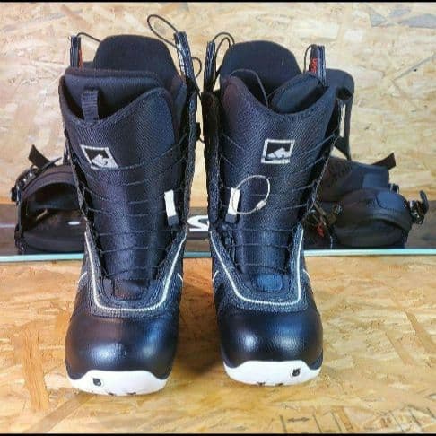 美品　BURTON　バートン 　スノーボードブーツ　送料無料2404