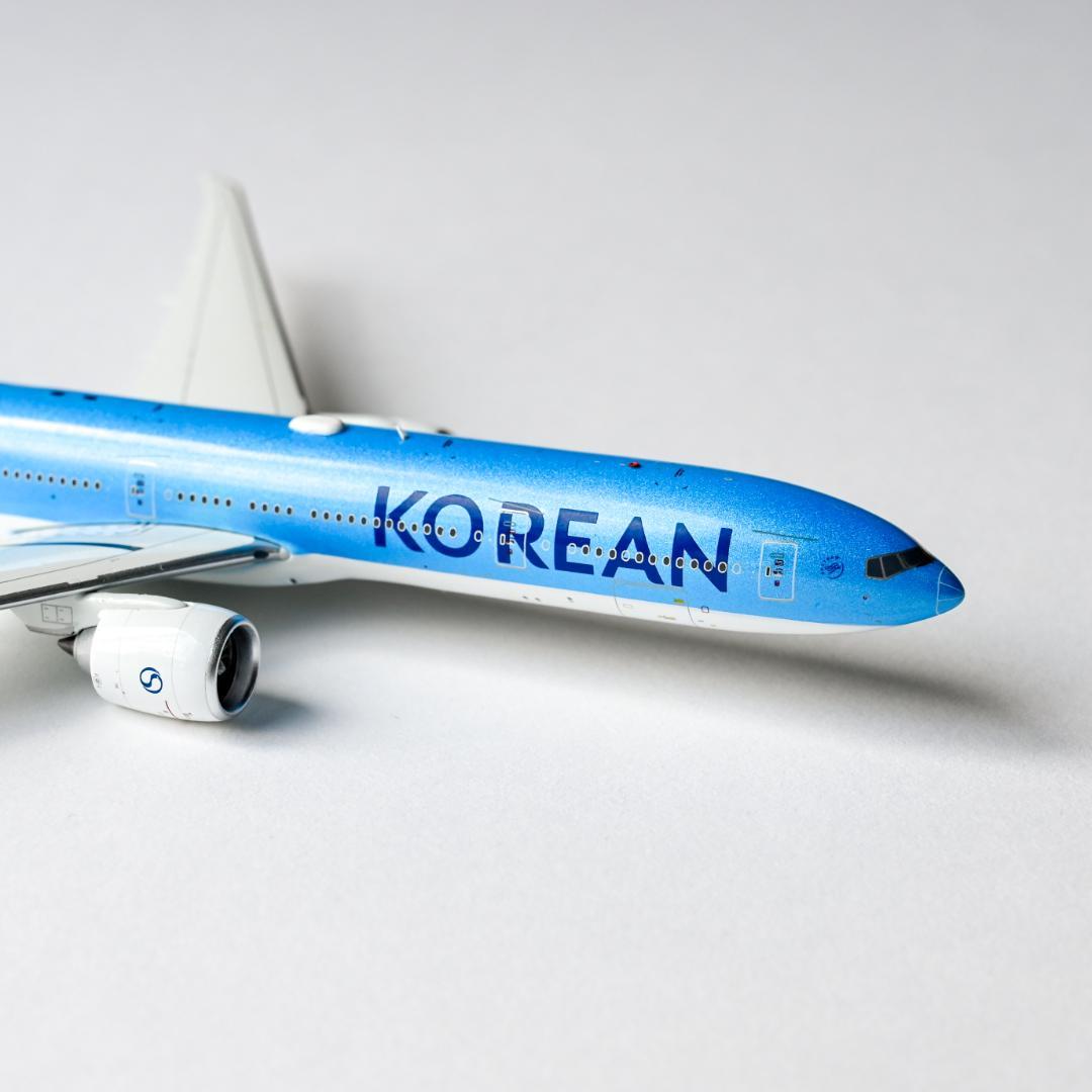 ★猫好きマー君様★大韓航空 B777-300ER 新塗装 ギア着脱可 1/400