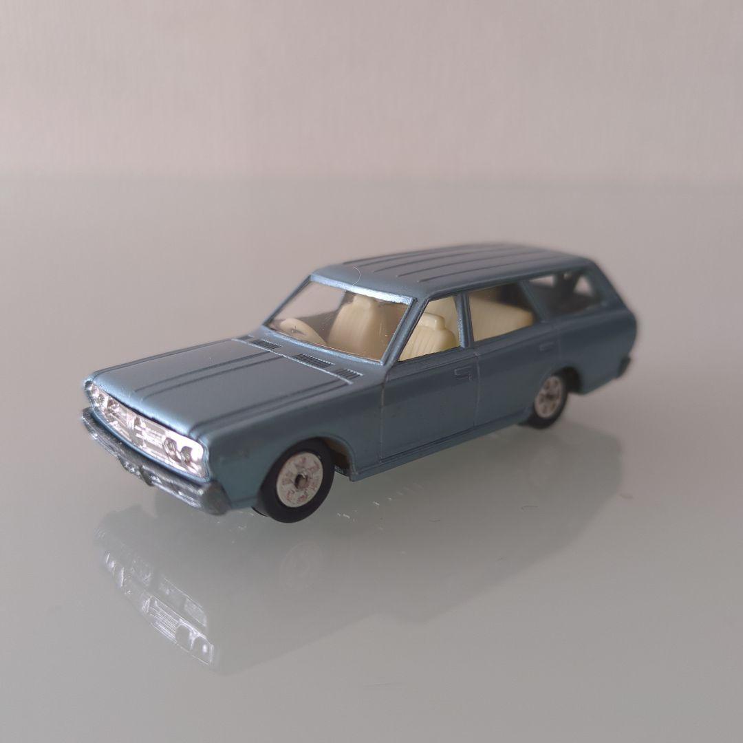 黒箱 トミカ ニッサンセドリック (サイドウインド開)色指定箱