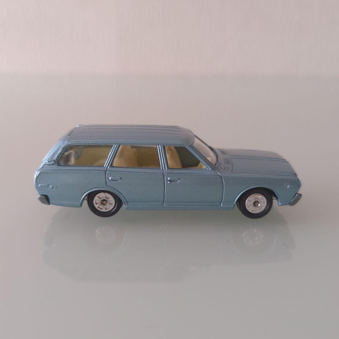 黒箱 トミカ ニッサンセドリック (サイドウインド開)色指定箱