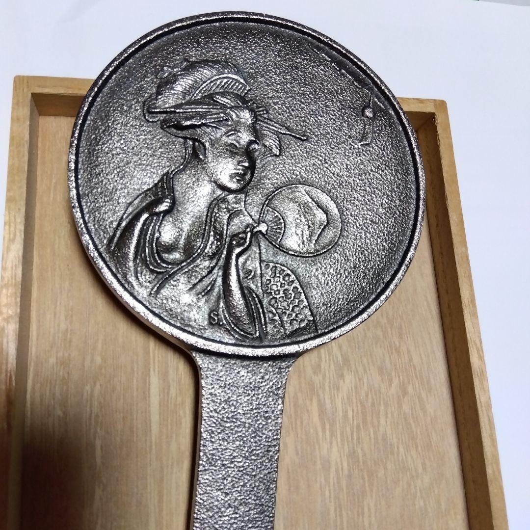 日本の伝統的装飾鏡 鋳鉄製 浮世絵鏡 箱入り