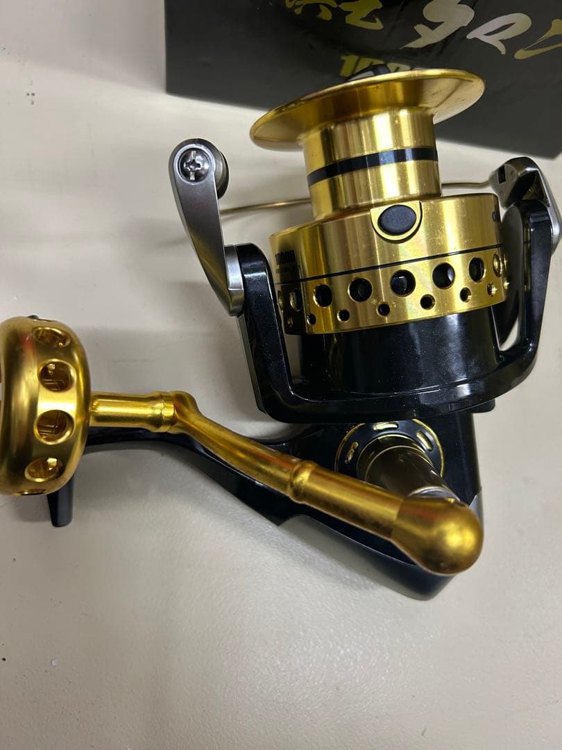 未使即　購入オッケー　釣りokuma スピニングリール 10000 黒/金