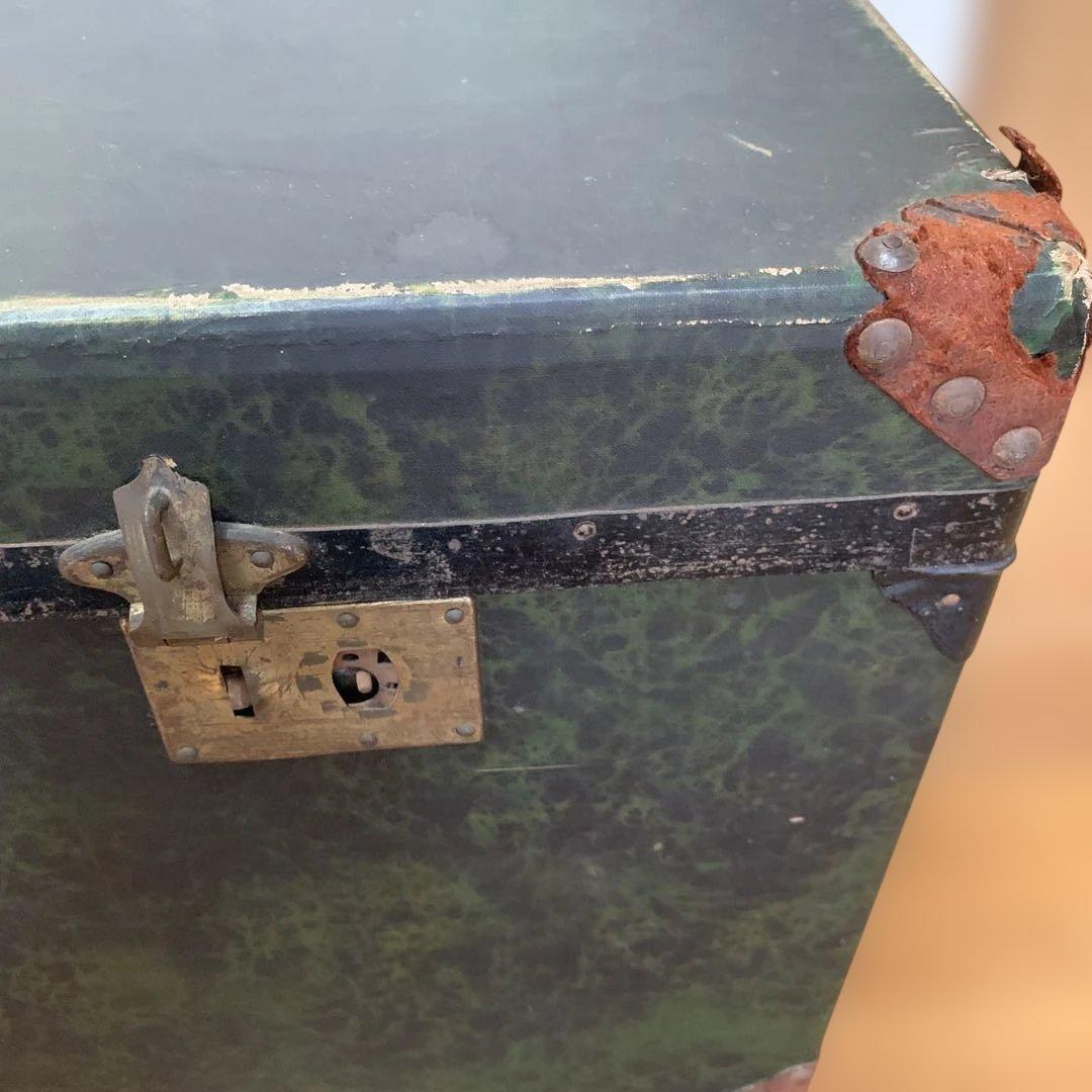 昭和レトロ/緑色の木製トランク 金色のエンブレム付き/収納箱/オブジェ/年代物