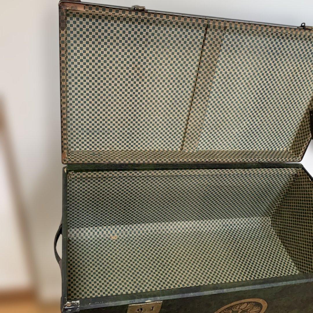 昭和レトロ/緑色の木製トランク 金色のエンブレム付き/収納箱/オブジェ/年代物