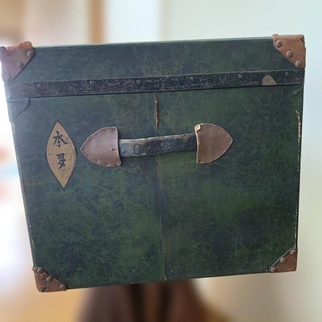 昭和レトロ/緑色の木製トランク 金色のエンブレム付き/収納箱/オブジェ/年代物