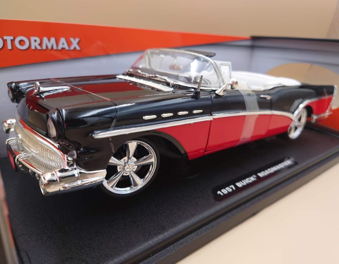 1/18 ビュイック ロードマスター 1957 ブラック/レッド MM製ミニカー