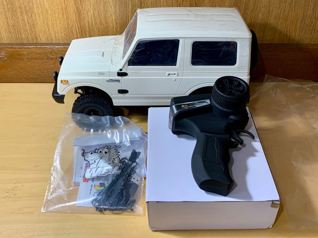 WPL SUZUKI Jimny ラジコンカー 四輪駆動