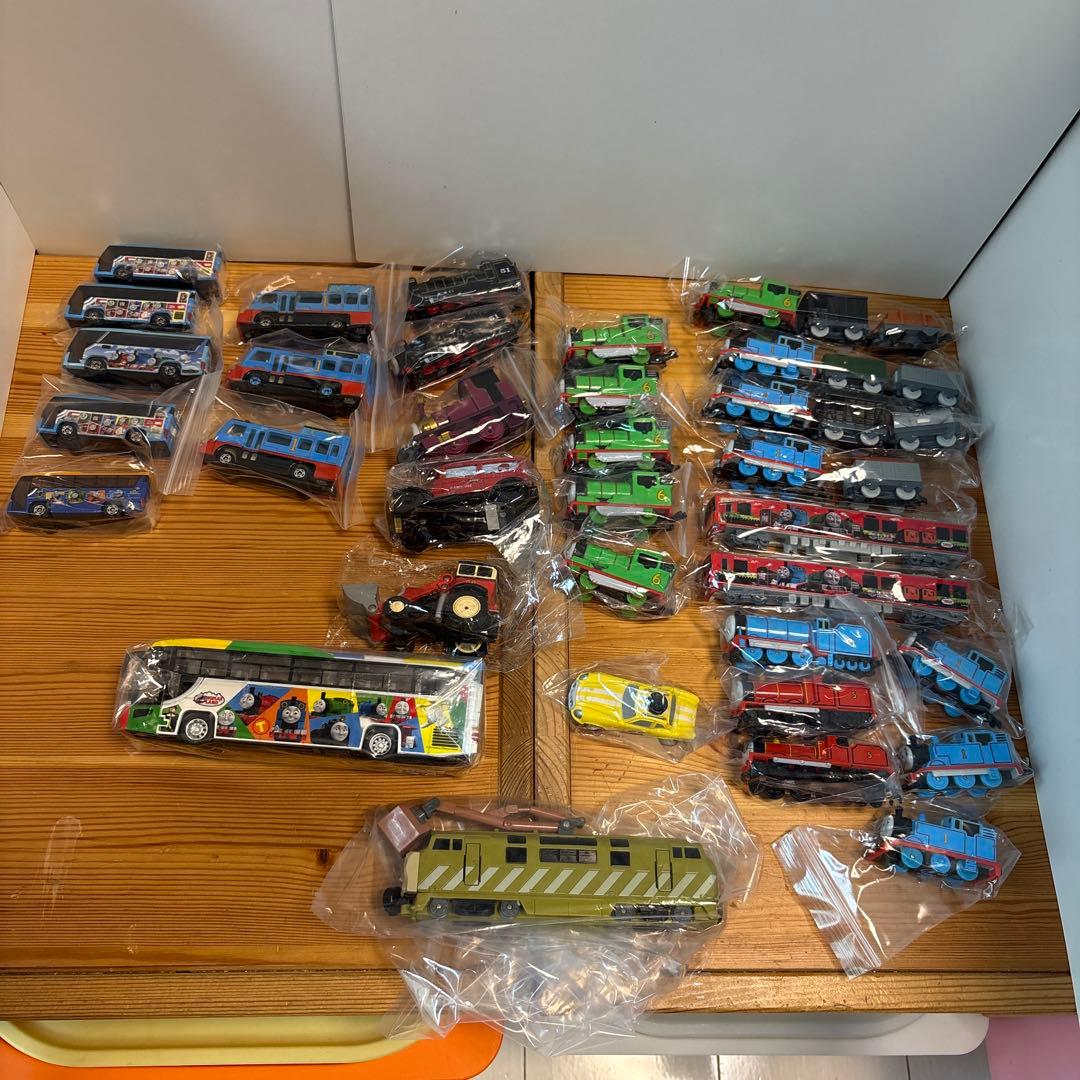 2333.きかんしゃトーマス商品33台まとめ売り
