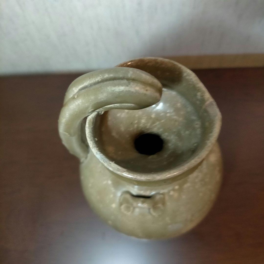 六朝青磁の鶏冠壺