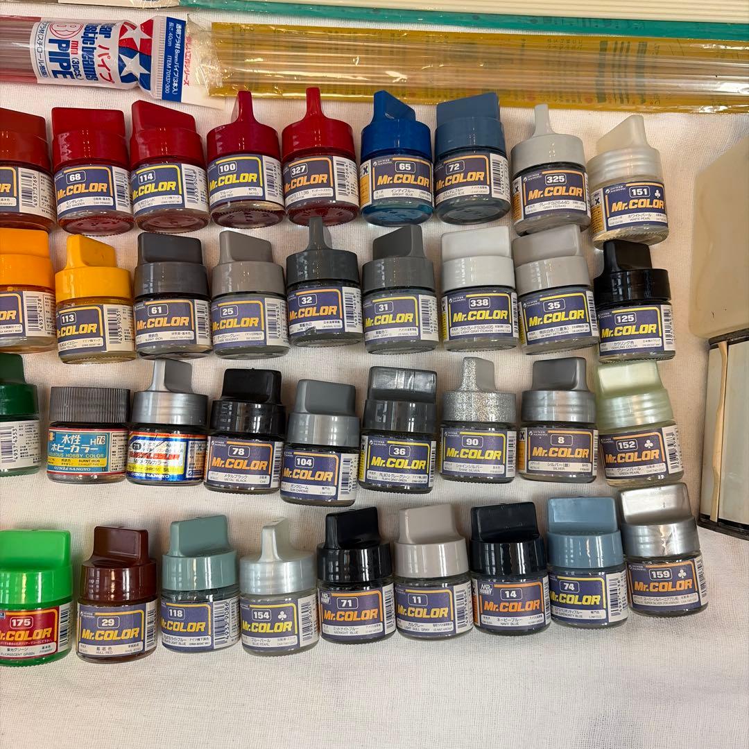 ピ*ル様 プラモ塗料大量セット Mr.カラー・タミヤ＋プラ材・改造パーツ一式引退