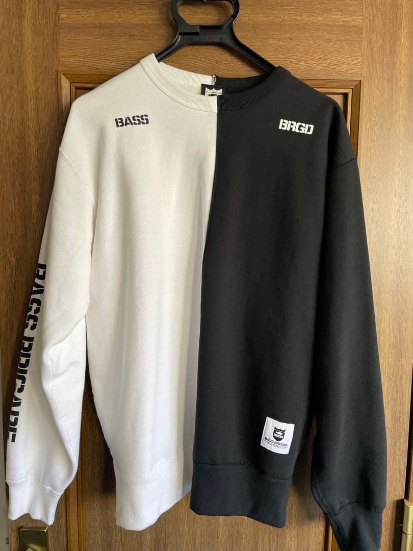 バスブリゲード　BRGD 新品同様　白黒　トップスXLサイズ　⭐︎送料無料⭐︎