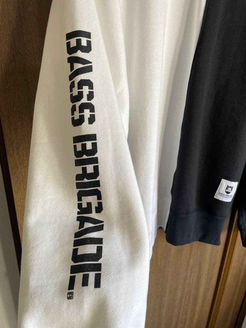 バスブリゲード　BRGD 新品同様　白黒　トップスXLサイズ　⭐︎送料無料⭐︎