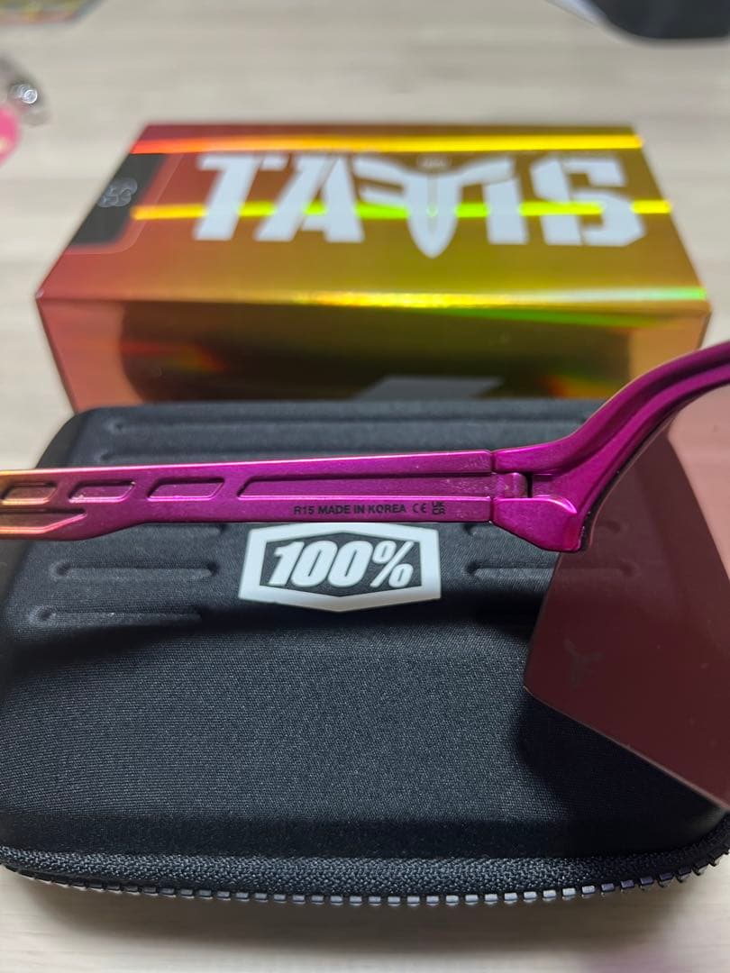 100% ワンハンドレッド　タティスJr.サングラスイエロー/ピンク S3