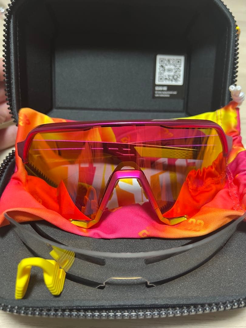 100% ワンハンドレッド　タティスJr.サングラスイエロー/ピンク S3