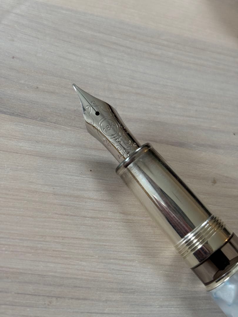 アウロラ　万年筆　オチェアーノ・グラチアーレ・アルティコ　Fニブ