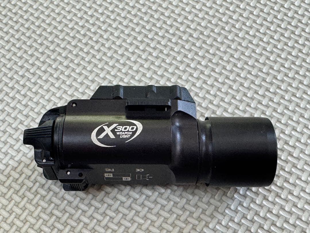 コ*s様 Ｋ*ー様 Surefire X300 武器用ライト (正規品)