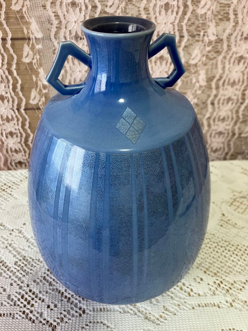 中田一於（なかだ かずお、1949年〜）は、石川県小松市出身の九谷焼の陶芸家