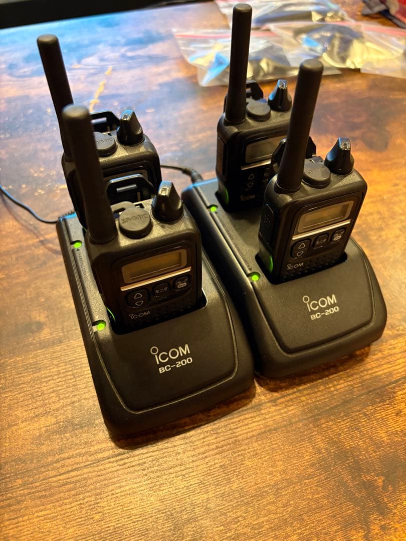 アイコム トランシーバー IC-4300 ＋充電器・インカム付き 4台セット